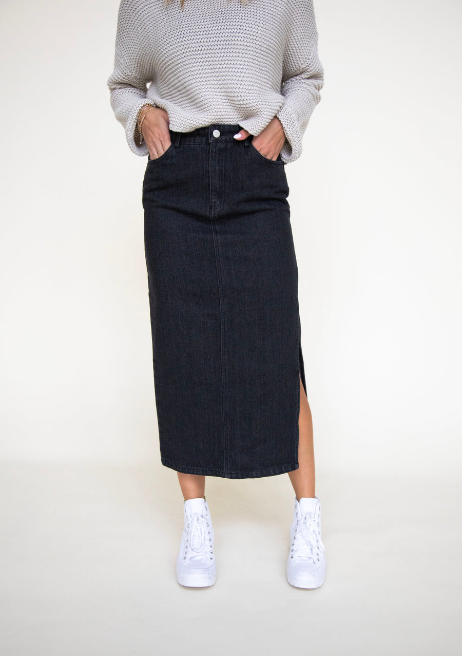 Chic Side Slit Skirt in Black Denim