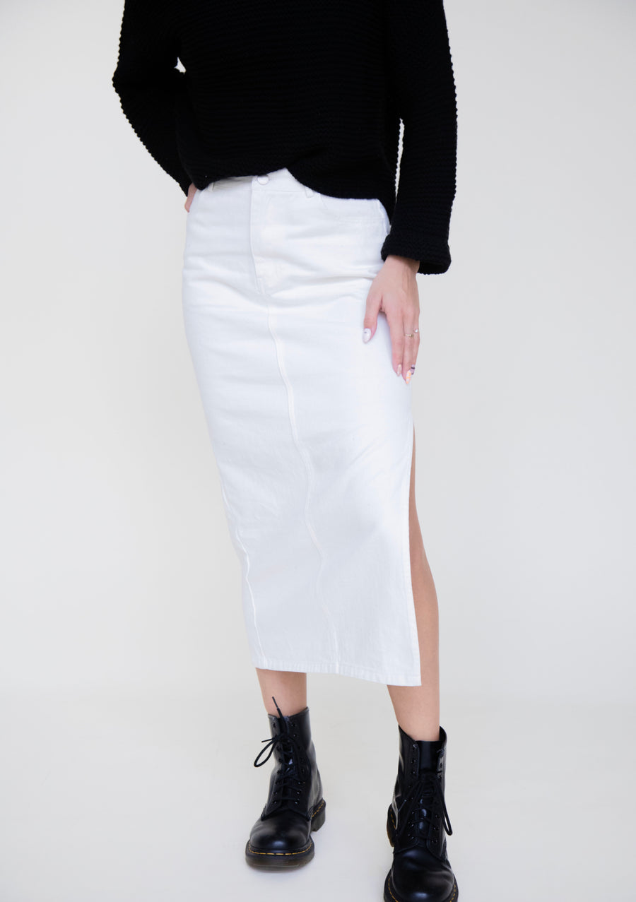 Chic Side Slit Skirt in White Denim