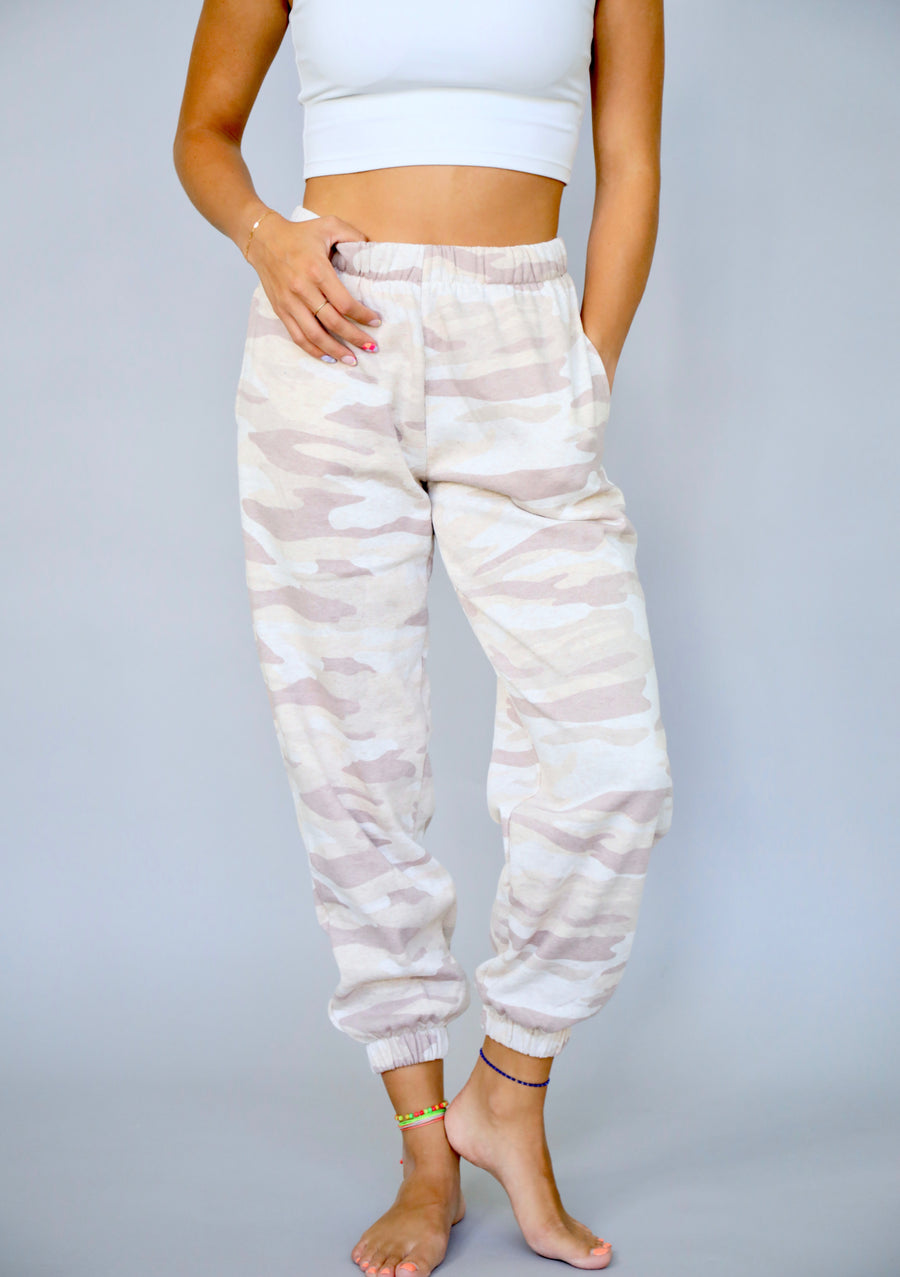 Relax Fit Joggers In Camo Beige